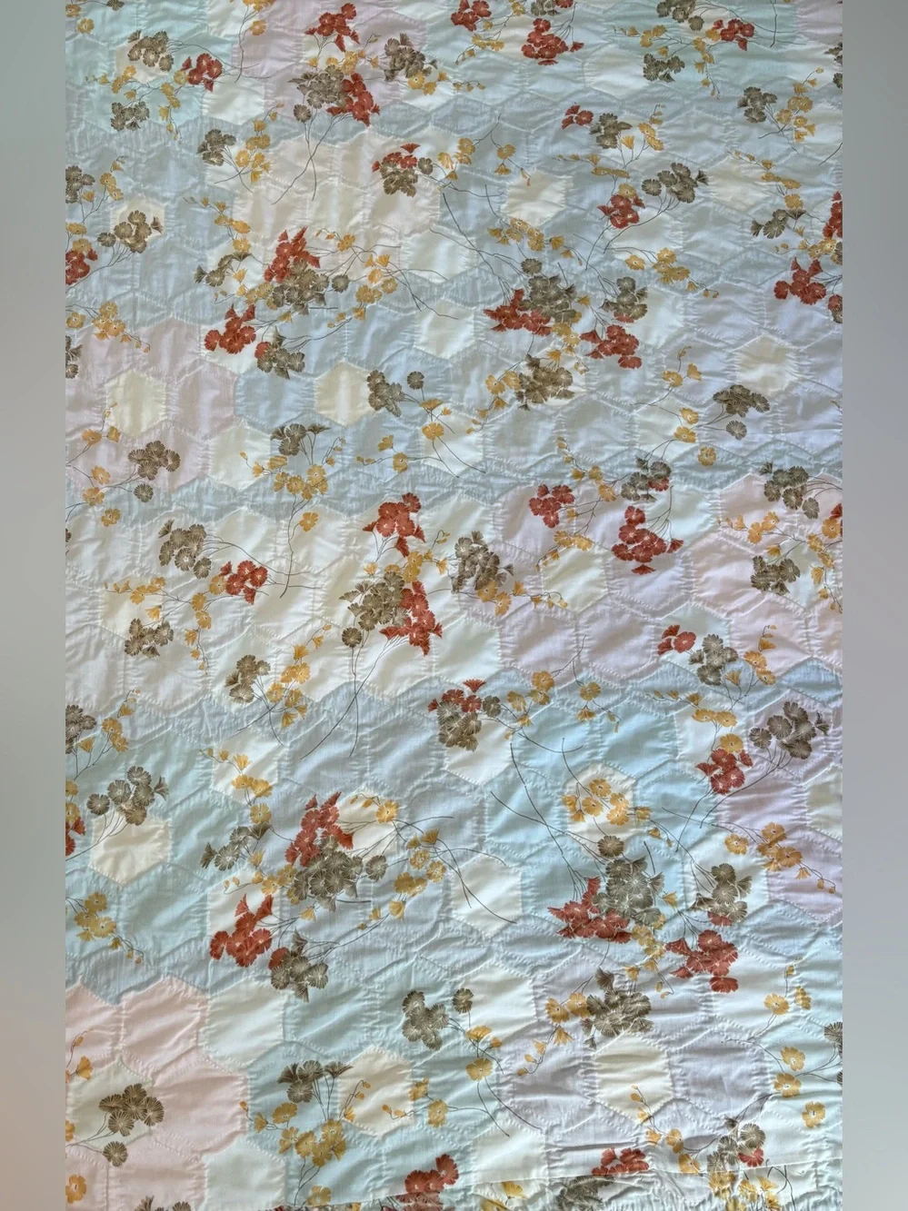 Vintage Retro Grandmother's Flower Garden Hand Sewn Polyester Quilt